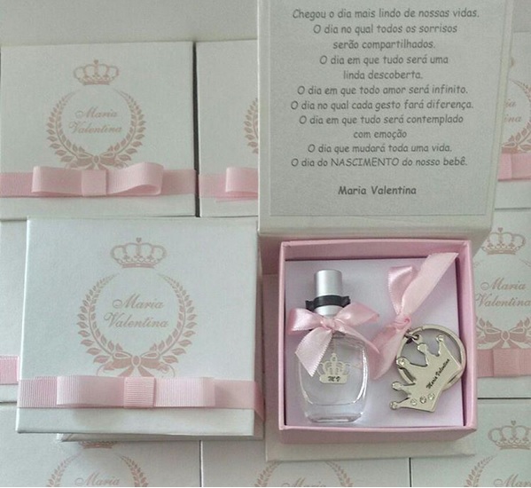 lembrancinha_maternidade_aniversario_1_ano_diferente_coroa_princesa_chaveiro_home_spray_lembrancas_especiais