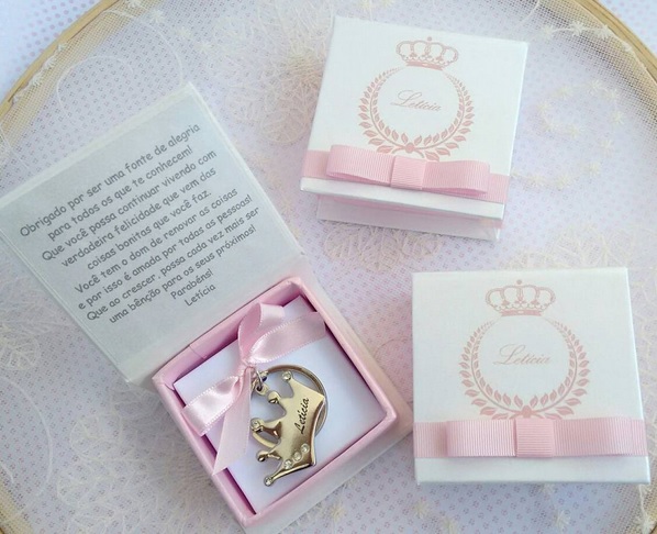 Lembrancinha_maternidade_nascimento_menina_princesa_chaveiro_lembrancas_especiais
