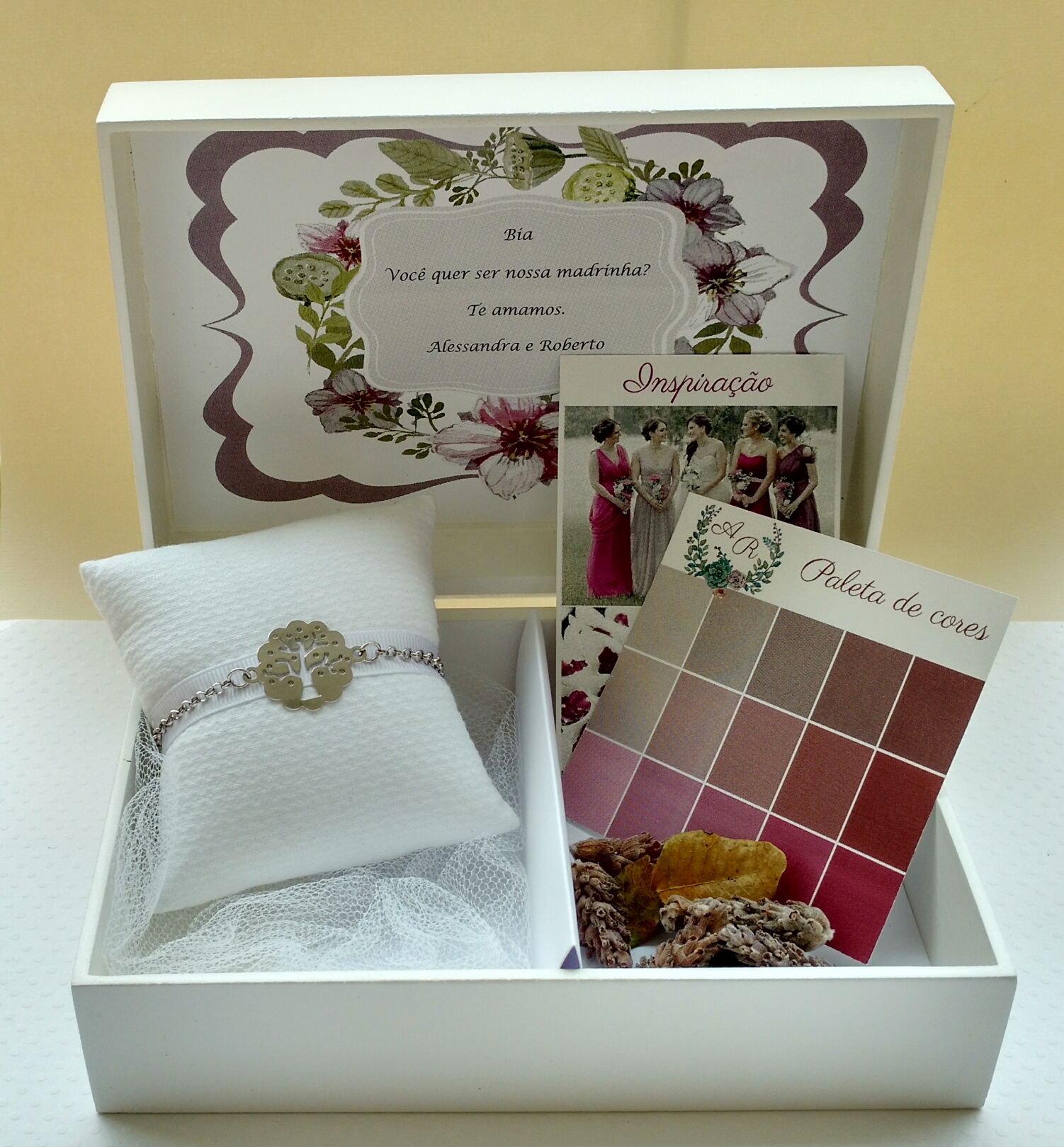convite_de_casamento_para_padrinhos_madrinhas_criativos_caixa_paleta_de_cores_pulseira