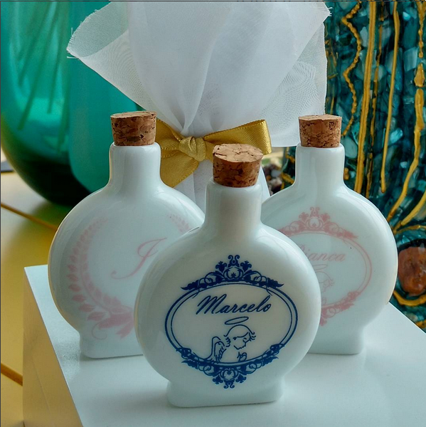 Lembrancinhas de Batizado de Anjo de garrafinha de agua benta