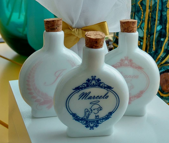 lembrancinhas_de_batismo_garrafinha_de_agua_benta_porcelana_lembrancas_especiais