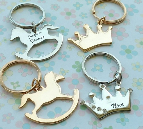 lembranca_de_maternidade_chaveiros_diferentes_personalizados_lembrancas_especiais
