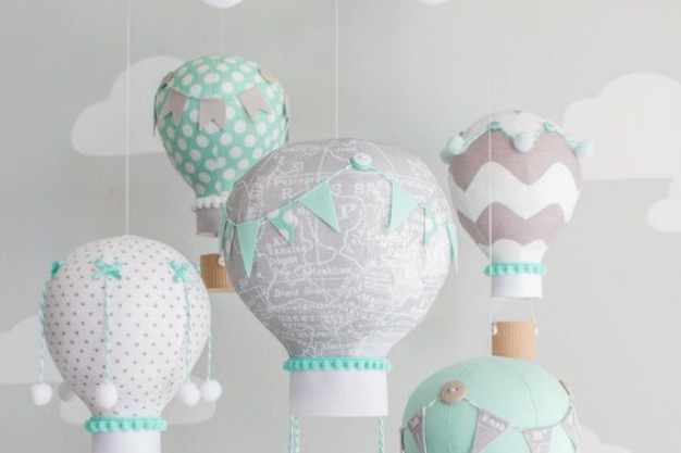quarto de bebê com balões