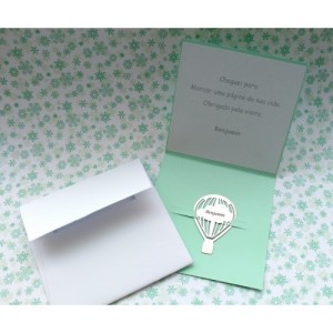 Quarto de bebê com balões- lembrancinhas