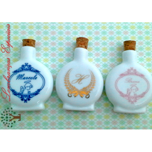 lembrancinha_batizado_garrafinha_agua_benta-600x600