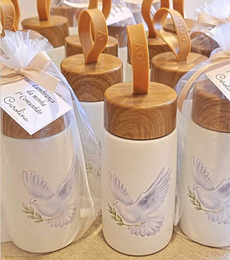 garrafa termica 250 ml tampa madeira lembrancinhas de primeira eucaristia divino espírito santo