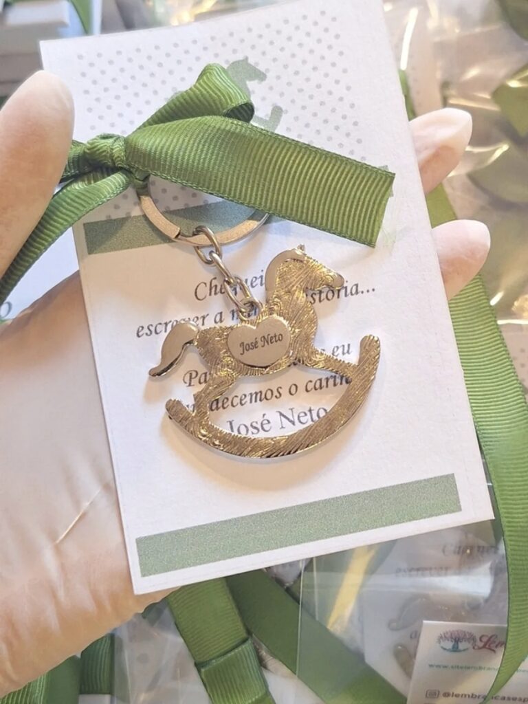 Lembrancinhas de Maternidade para Menino - Chaveiro Cavalinho Metal